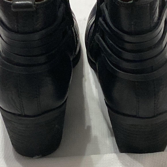 Comfortiva  Memory Foam Comfort size 9.5 Black Ankle Booties Leather  clean - Picture 9 of 15